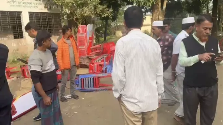 নোয়াখালীতে বরকত উল্লাহ বুলুর নির্বাচনী কমিটির সভায় হামলা-ভাংচুর